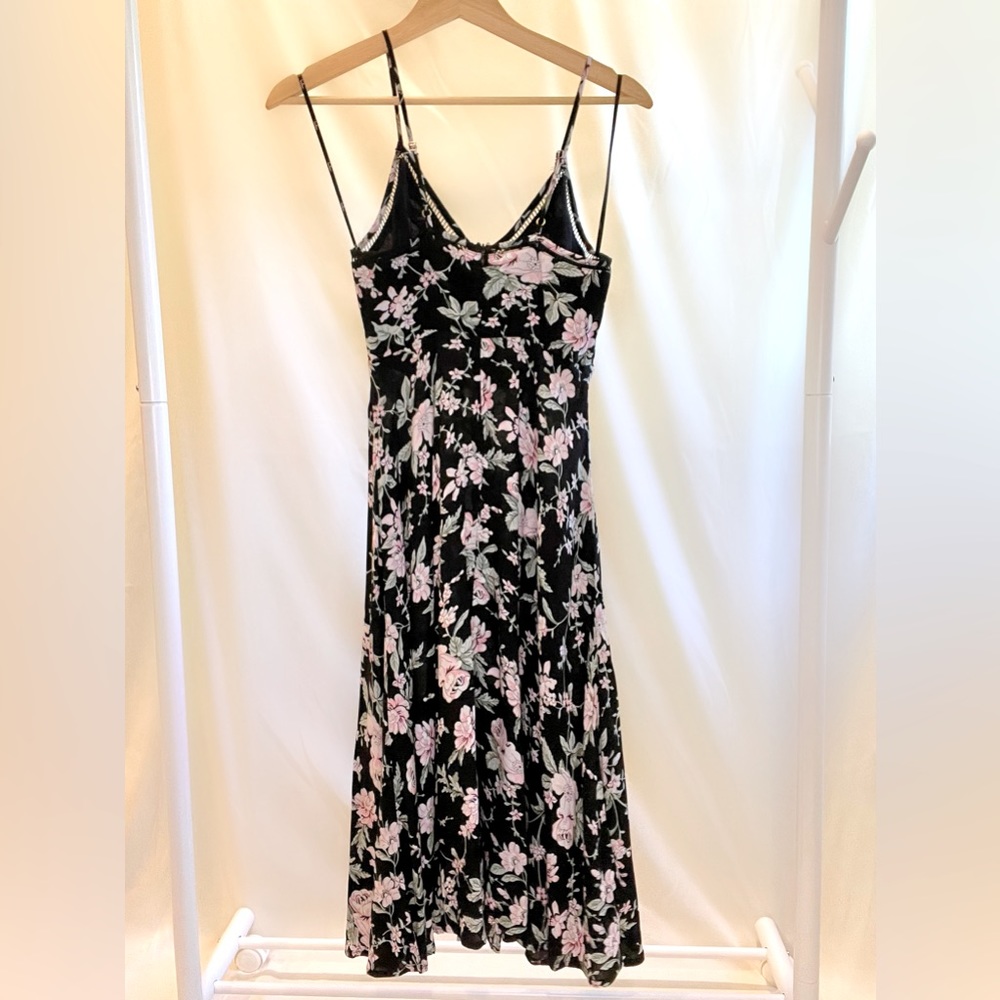 Lulu’s Sundress - Picture 3 of 3